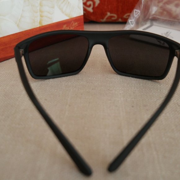 Maui Jim Accessories Maui Jim Byron Bay Wrap Sunglasses Matte Black Rubber W Grey Lens